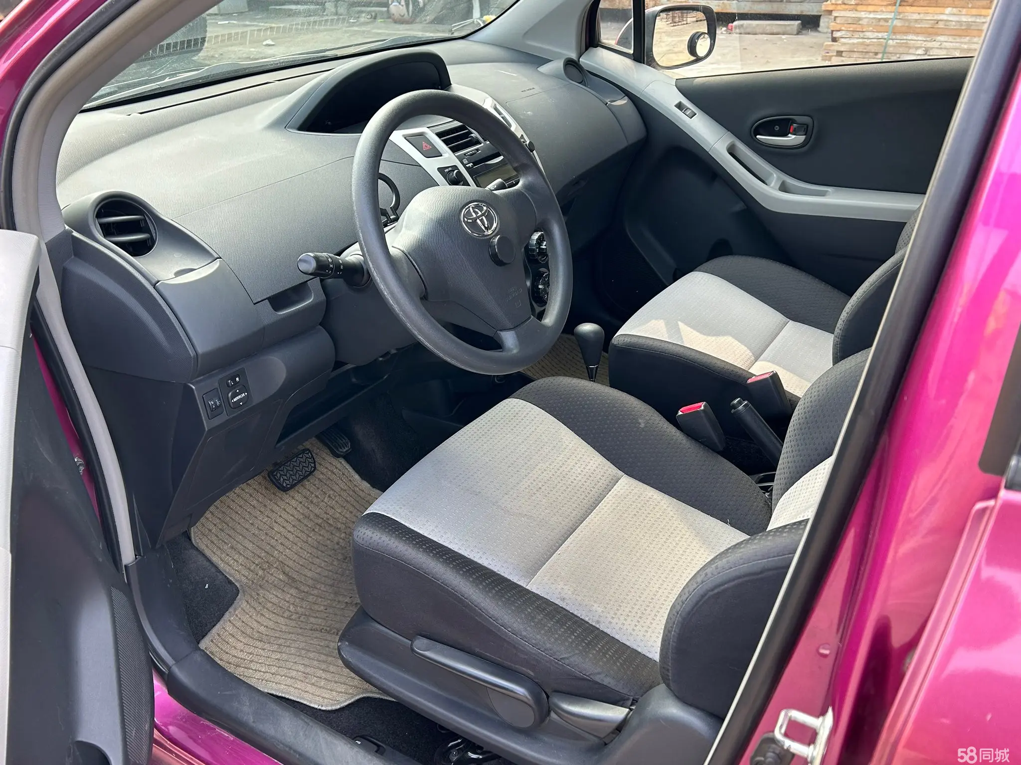 Toyota Yaris 2012 изображение автомобиля #5