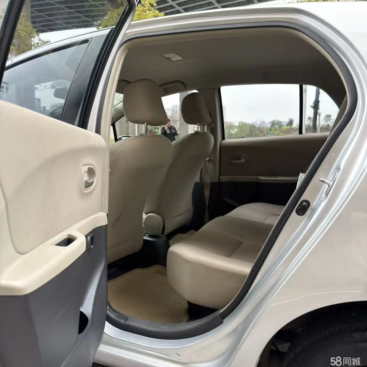 Toyota Yaris 2010 car image #5