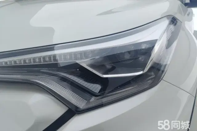 Toyota C-HR EV 2021 car image #5