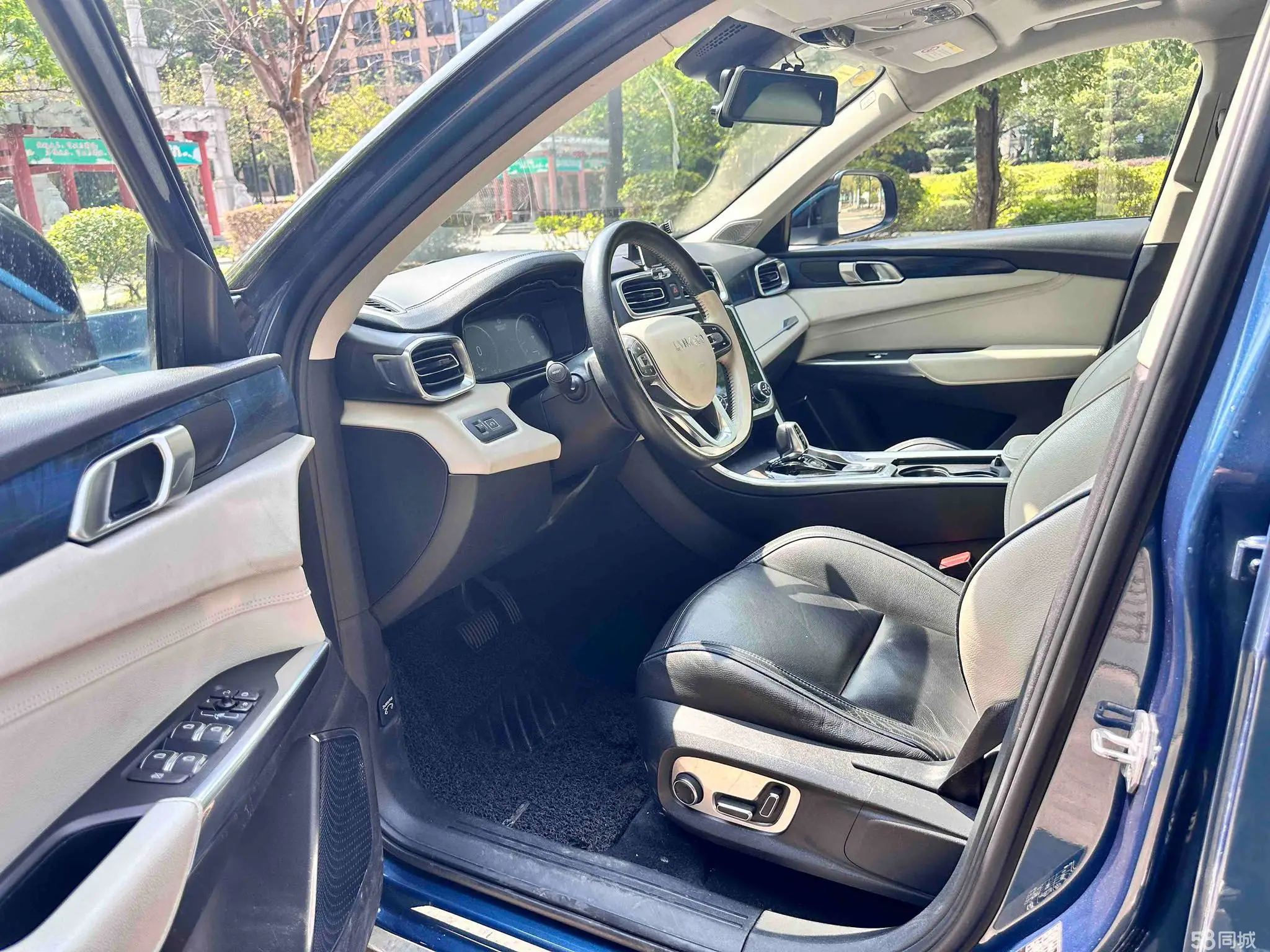 Lynk & Co 01 2018 #5 Lynk & Co 01 2018 car image #5