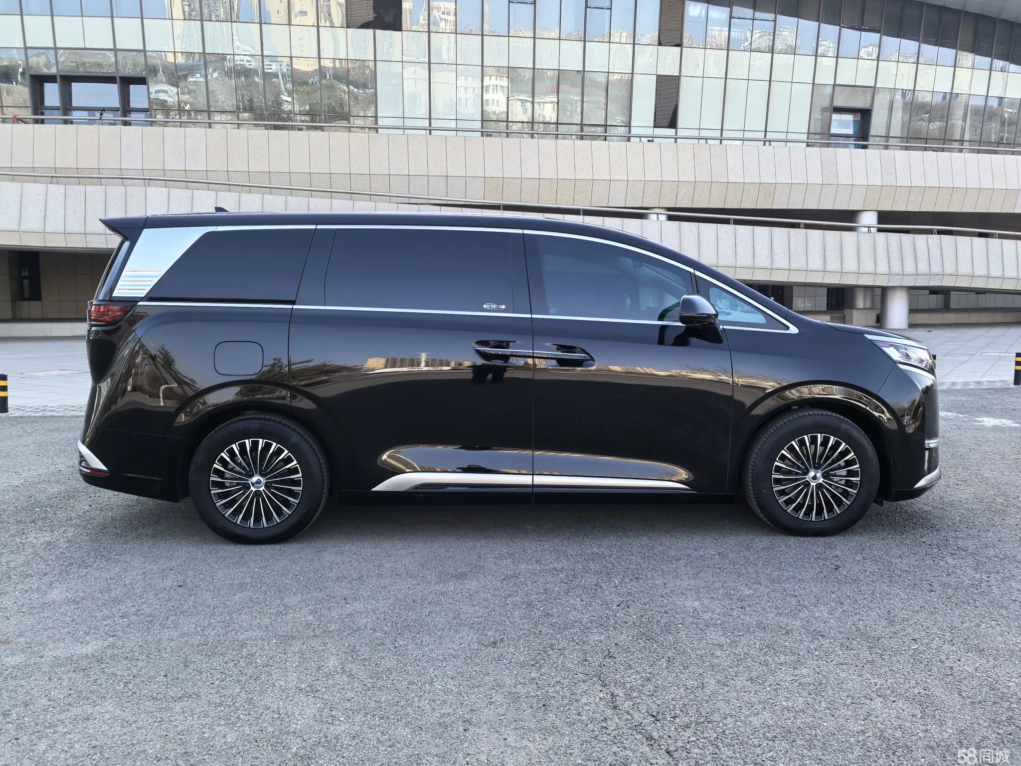 Denza D9 2024 image de voiture #5