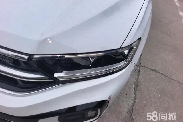 Volkswagen T-Roc 2023 car image #5