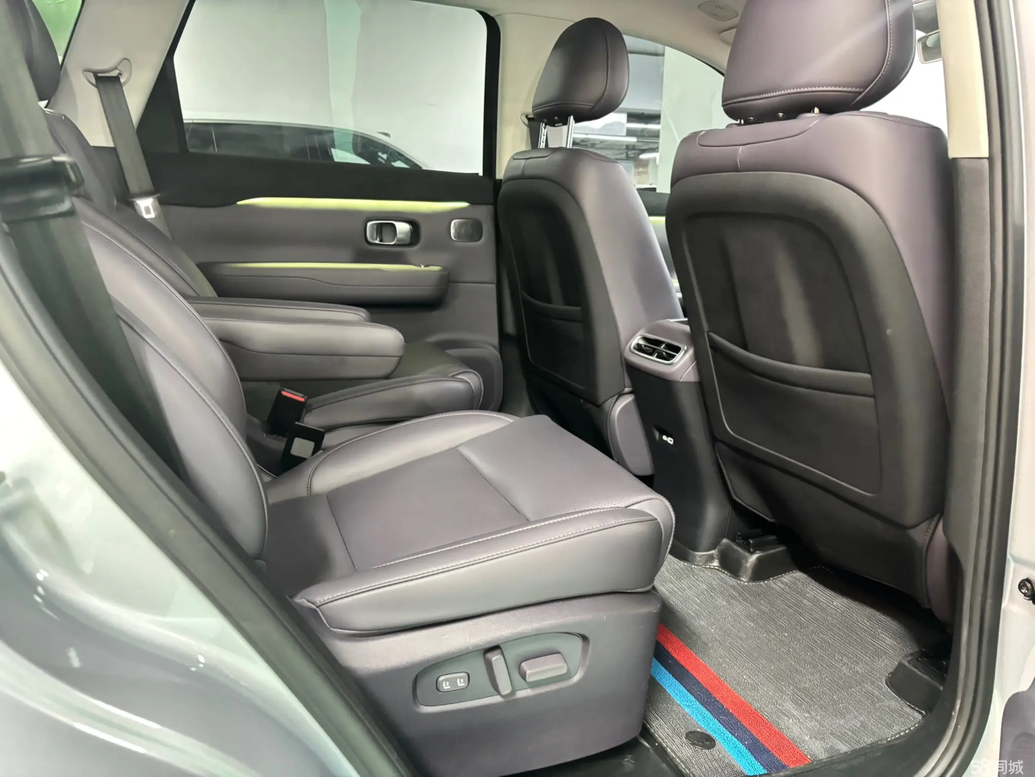 零跑汽车 零跑C16 2024 汽车图片 #5