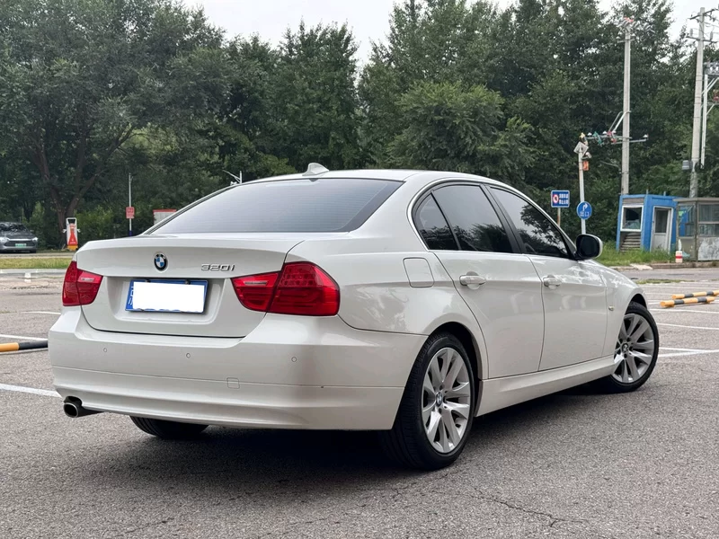 BMW 3 Series (Imported) 2010 immagine di auto #5