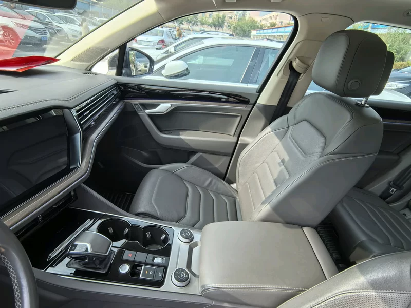 Volkswagen Touareg 2019 car image #5