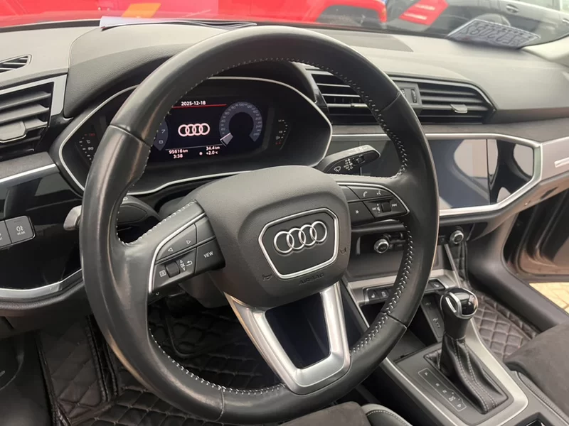 Audi Q3 2020 car image #5