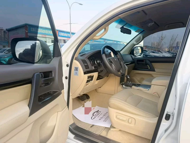 Toyota Land Cruiser 2022 car image #5