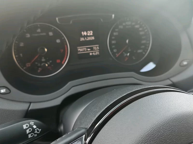 Audi Q3 2018 car image #5