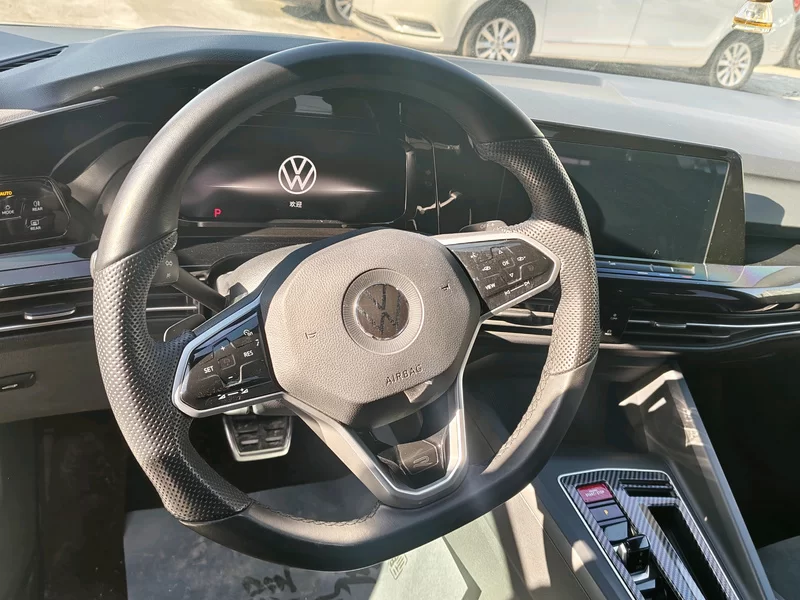 Volkswagen Golf 2023 car image #5