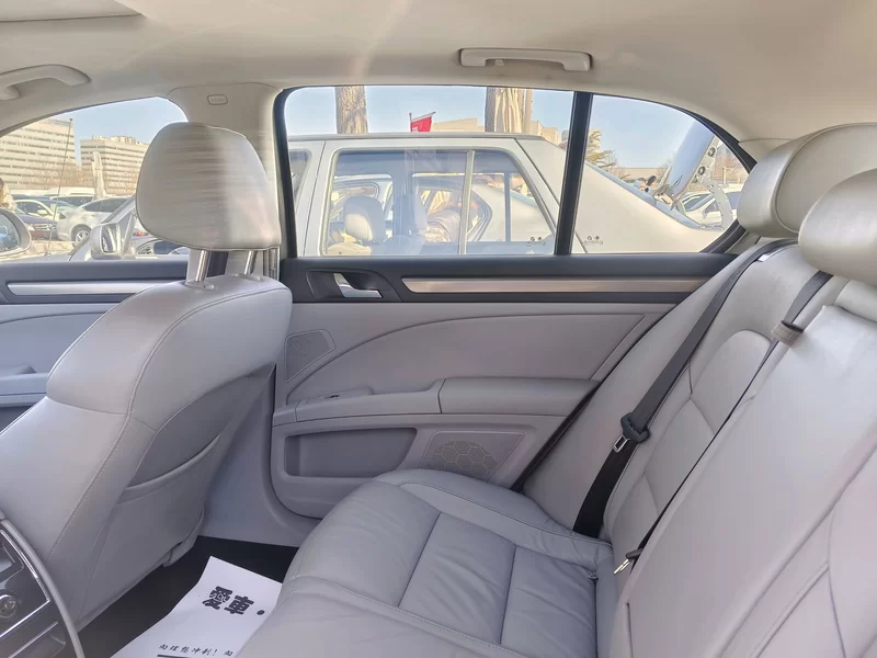 Skoda Superb 2012 car image #5