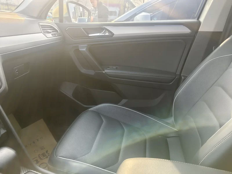 Volkswagen Tiguan L 2018 car image #5