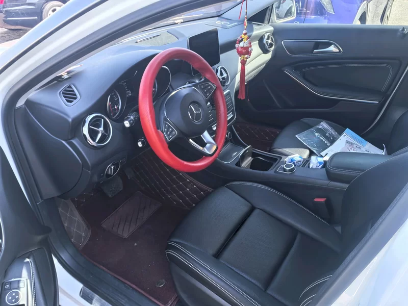 Mercedes-Benz GLA Class 2017 car image #5