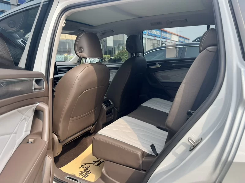 Volkswagen Tiguan L 2023 car image #5