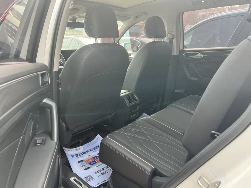 Volkswagen Tiguan L 2021 immagine di auto #5