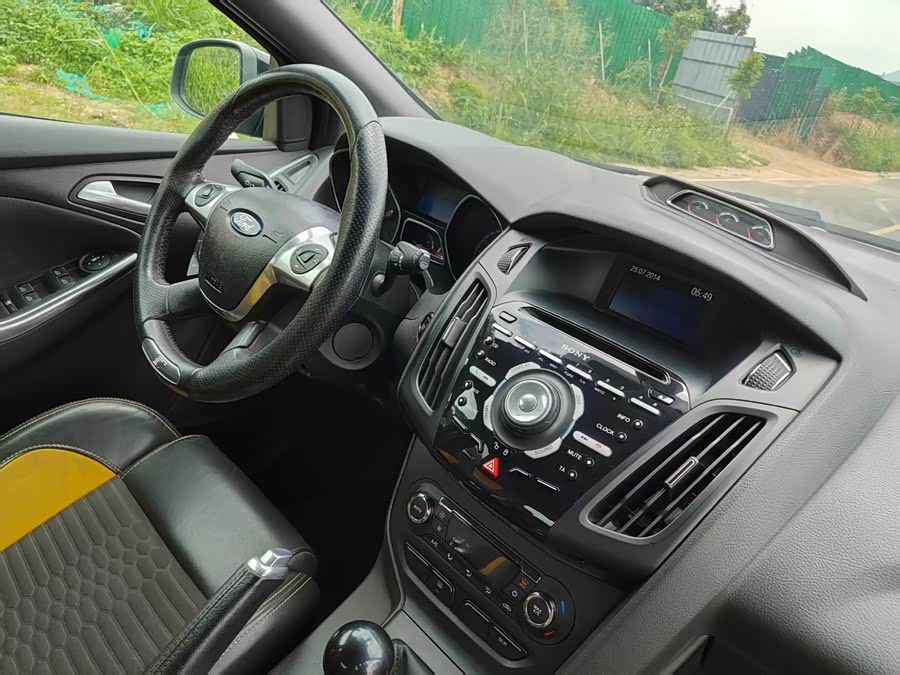 Ford Focus (Imported) 2014 car image #32