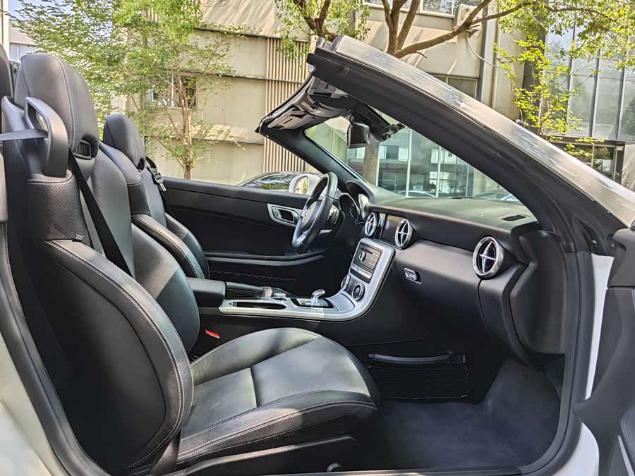 Mercedes-Benz SLC Class 2017 car image #32