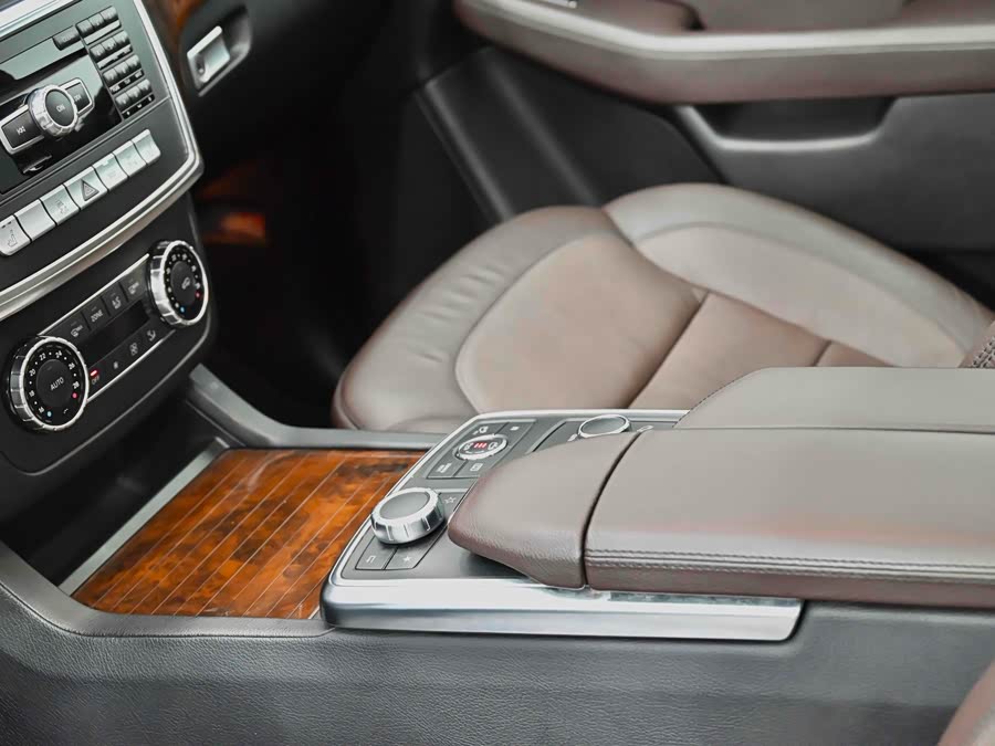 Mercedes-Benz M Class 2014 #32 Mercedes-Benz M Class 2014 car image #32