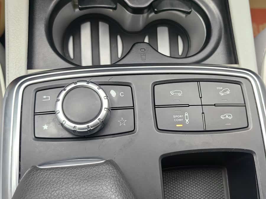 Mercedes-Benz M Class 2012 car image #32