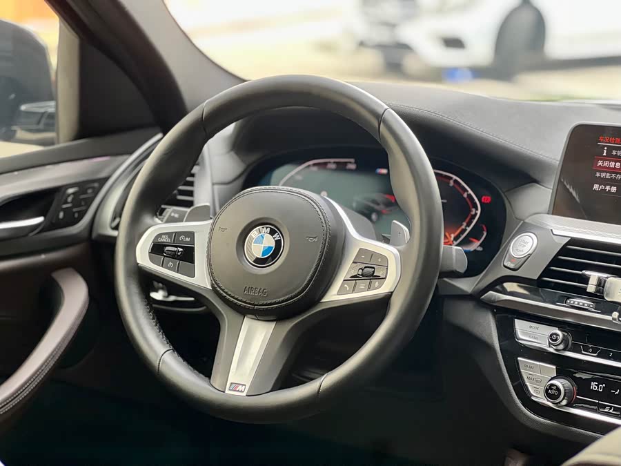 BMW X4 2020 car image #32