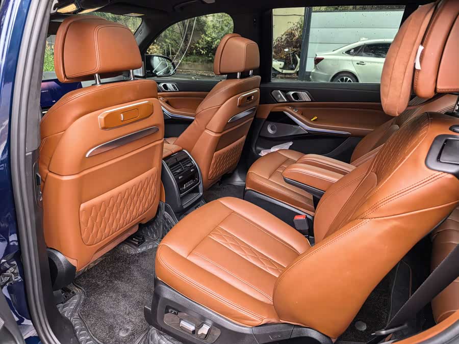 BMW X7 M60i 2023 #32 BMW X7 M60i 2023 car image #32