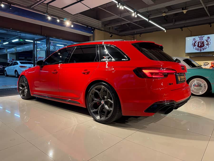 Audi RS 4 2020 car image #32