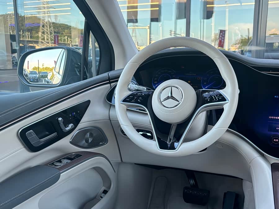 Mercedes-Benz EQS SUV 2025 car image #32