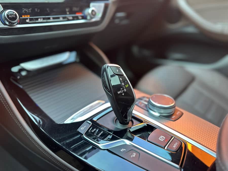 BMW X4 2019 صورة سيارة #32