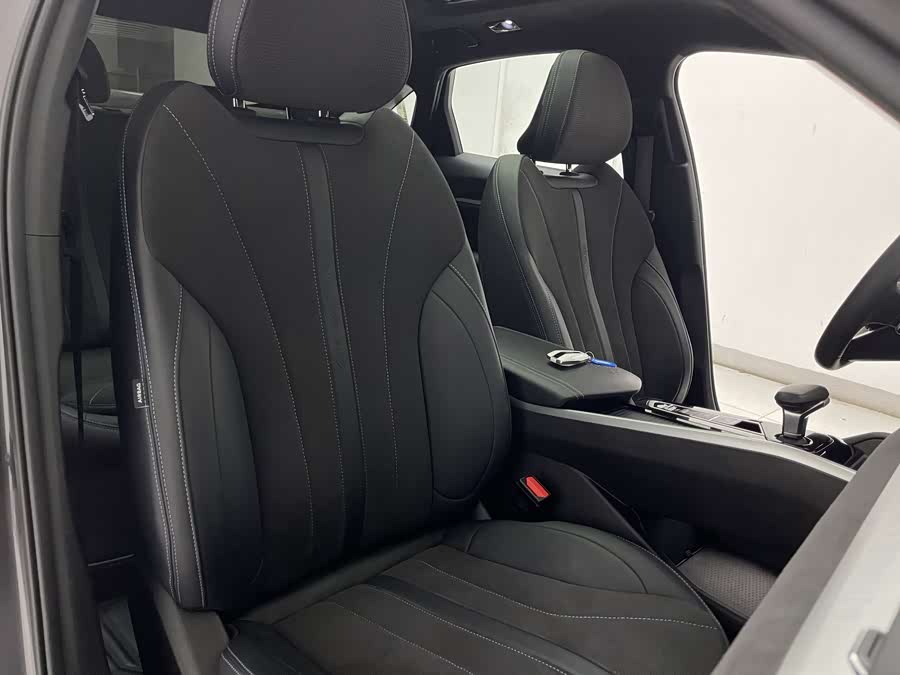 GEELY Monjaro MHEV 2024 car image #32