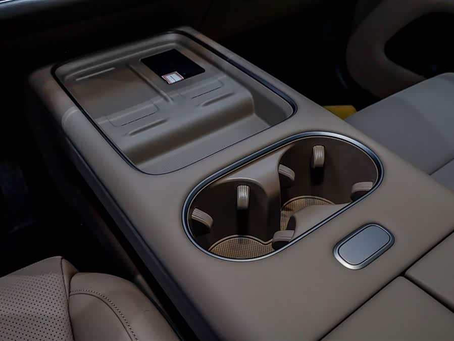 Li i6 2025 صورة سيارة #32