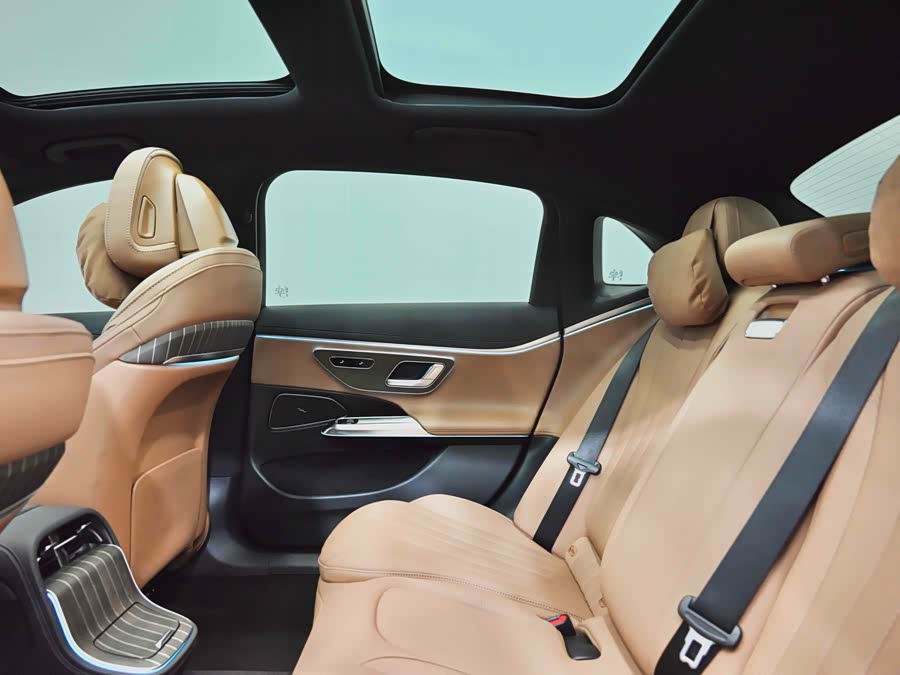 Mercedes-Benz E Class New Energy 2024 car image #32