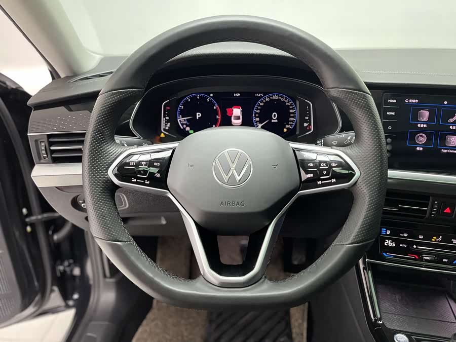 Volkswagen Passat 2022 car image #32