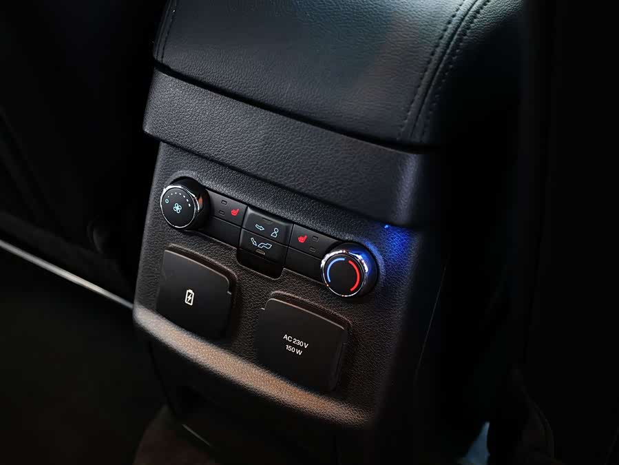 Ford Explorer (Imported) 2018 #32 Ford Explorer (Imported) 2018 car image #32