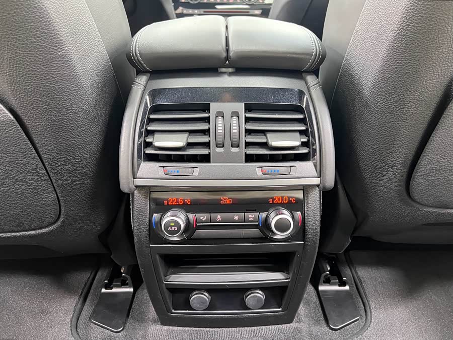 BMW X5 M 2017 #32 BMW X5 M 2017 صورة سيارة #32