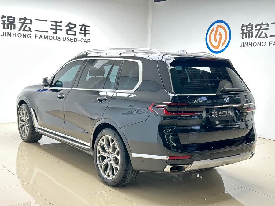 BMW X7 2023 car image #32