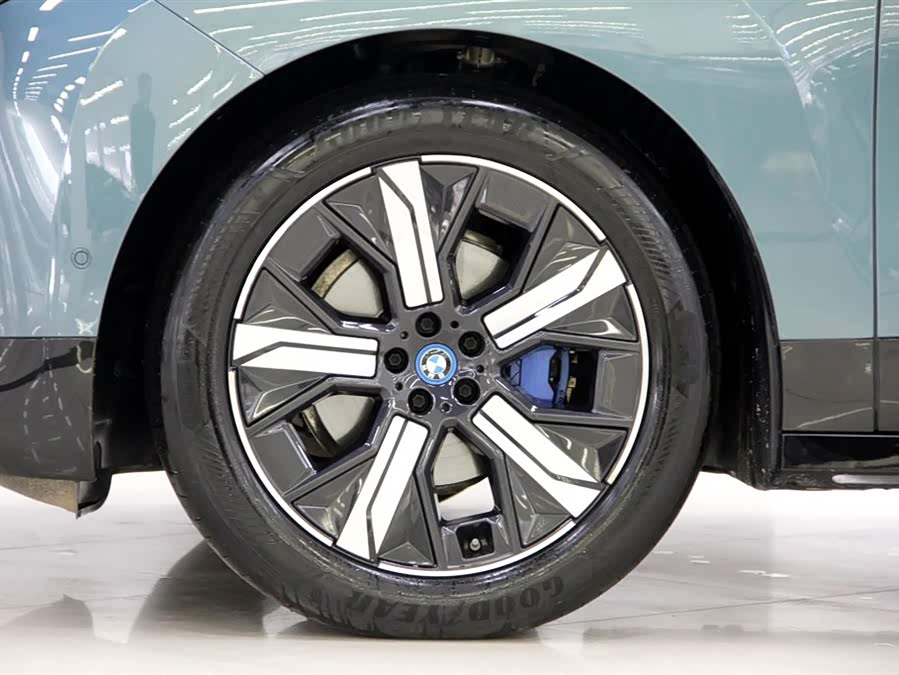 BMW iX 2023 car image #32