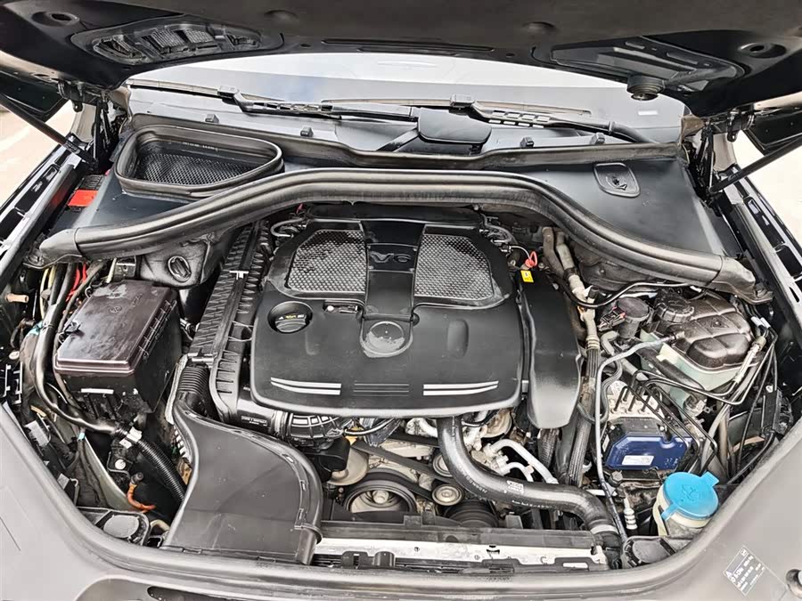 Mercedes-Benz M Class 2012 car image #32