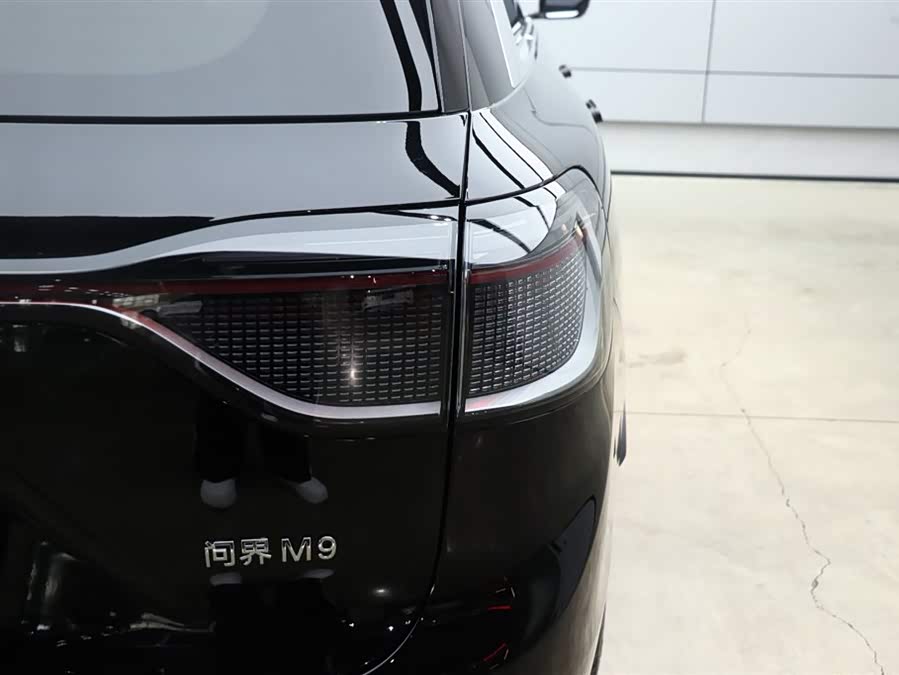 2025 car image #32