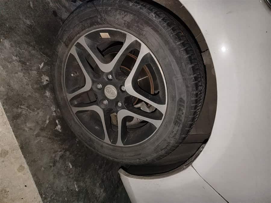 BYD G5 2015 #32 BYD G5 2015 car image #32