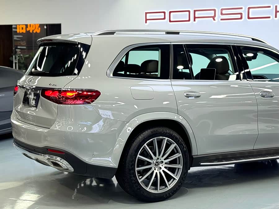 Mercedes-Benz GLS Class 2023 car image #32