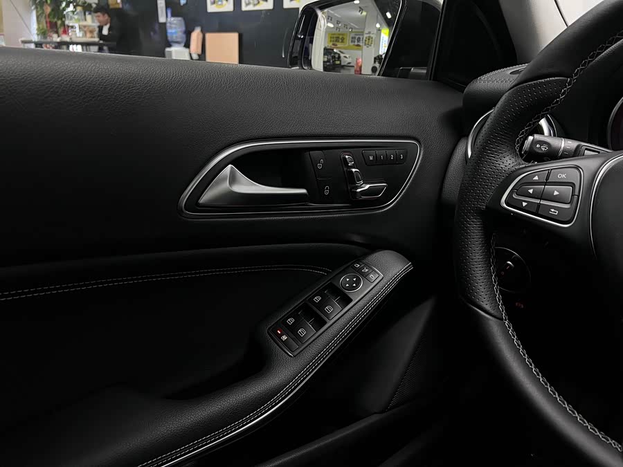 Mercedes-Benz GLA Class 2018 #32 Mercedes-Benz GLA Class 2018 car image #32