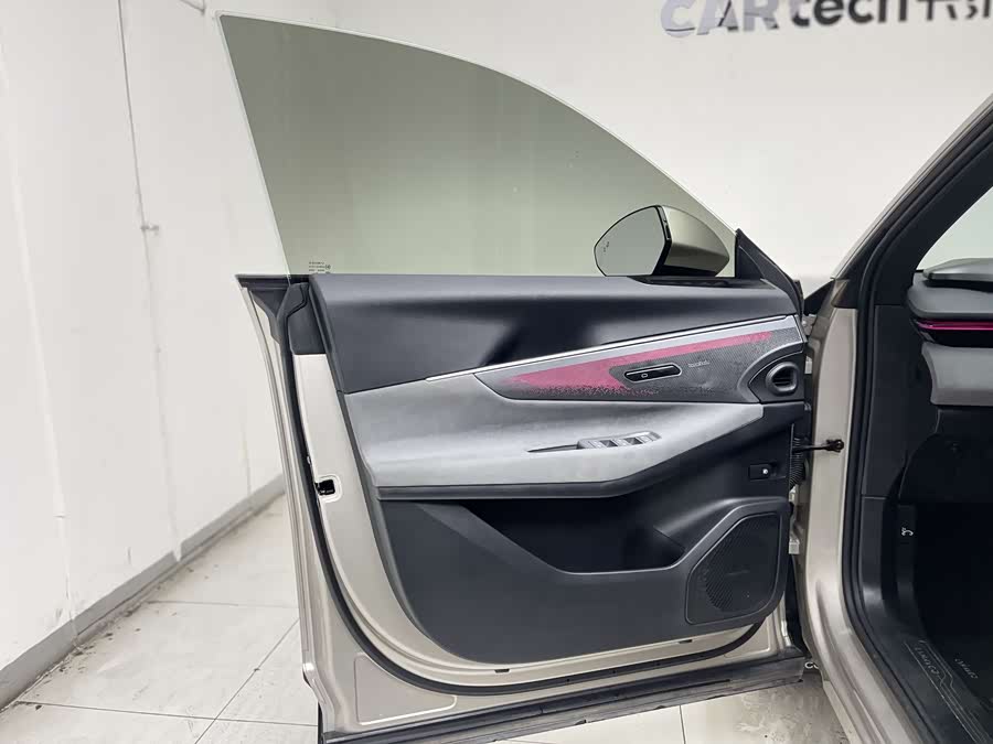 Lynk & Co 08 EM-P 2023 car image #32