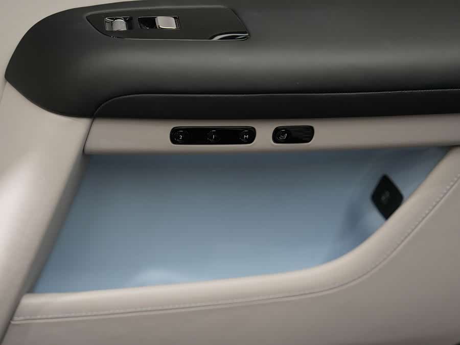 劳斯莱斯 古思特 2023 汽车图片 #32