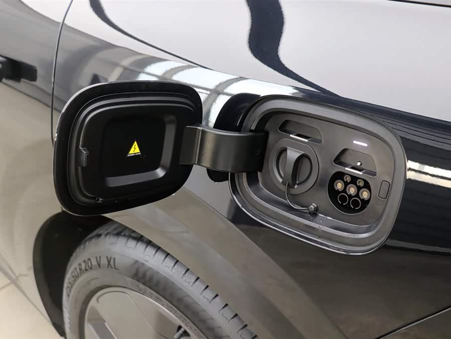 Li i8 2025 image de voiture #32