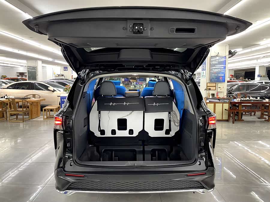 Toyota Granvia 2024 car image #32