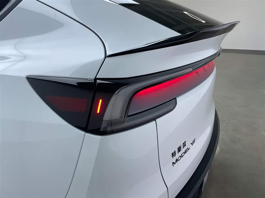 特斯拉 Model Y L 2025 汽车图片 #32