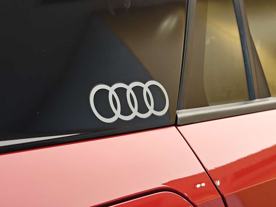 Audi Q2L 2022 car image #32