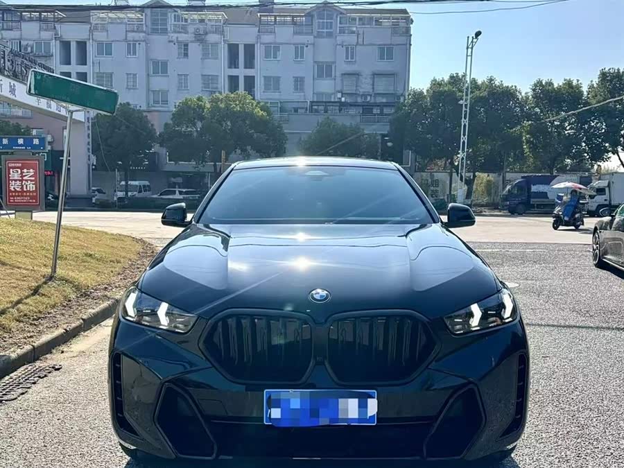 BMW X6 2025 car image #32