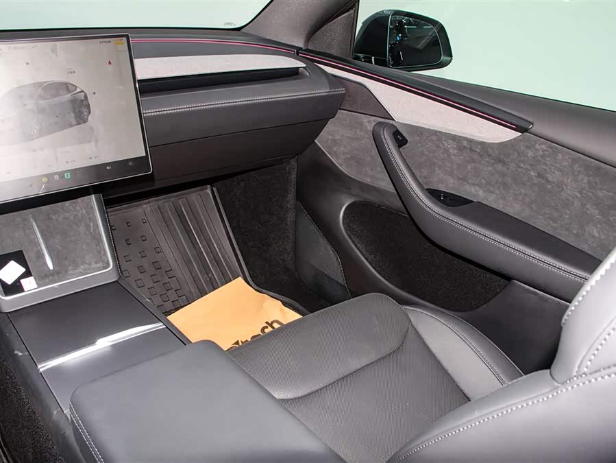 特斯拉 Model Y L 2025 汽车图片 #32