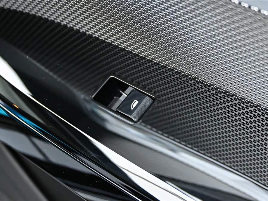 BMW i7 2024 car image #32