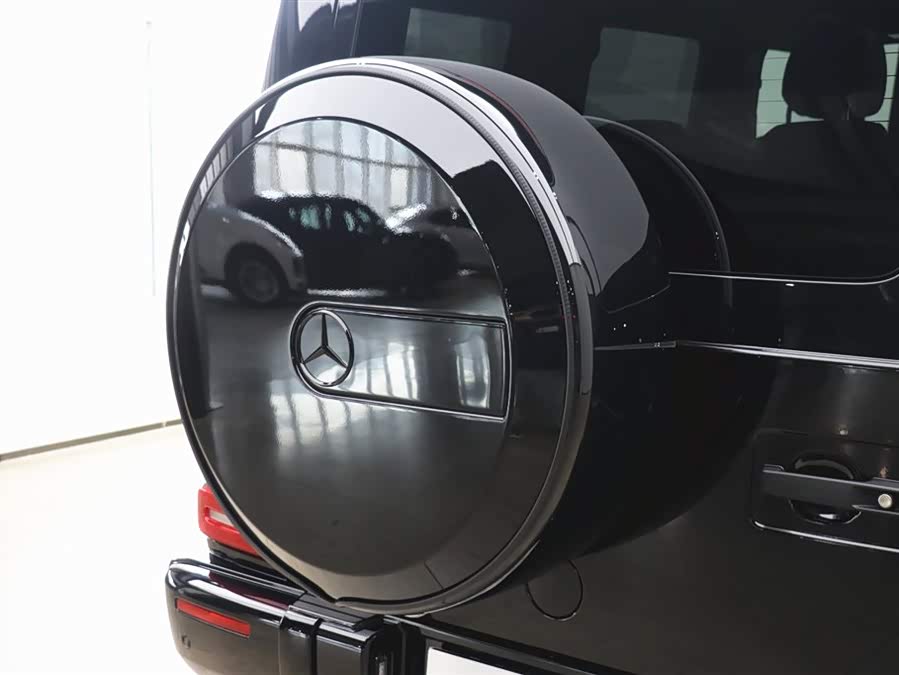 Mercedes-Benz 2025 car image #32